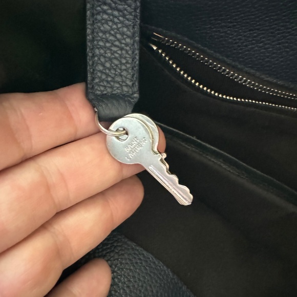 Authentic YSL Sac De Jour North/South - Picture 7 of 11